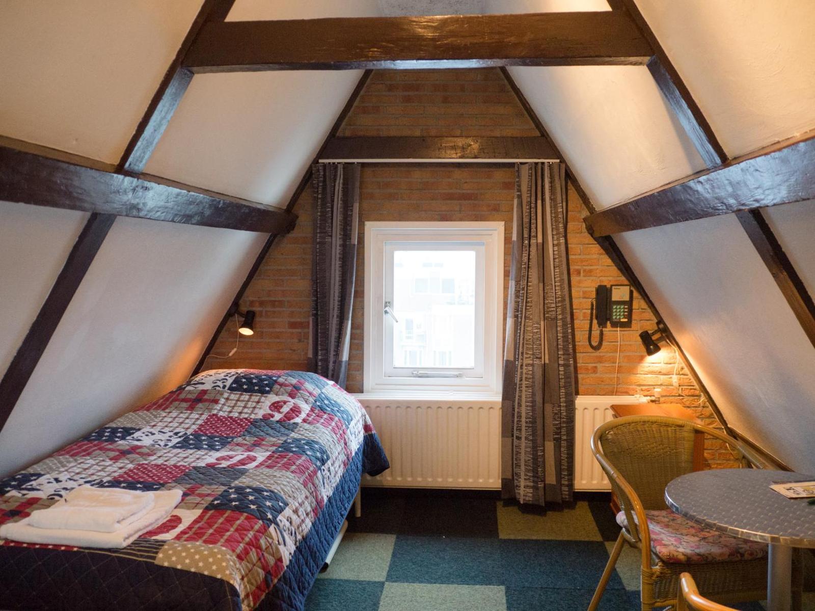 Hotel Adolesce